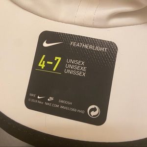Nike Accessories - 🤪NWT NIKE FEATHERLIGHT HAT🤪 Nike Accessories - 🤪NWT NIKE FEATHERLIGHT HAT🤪